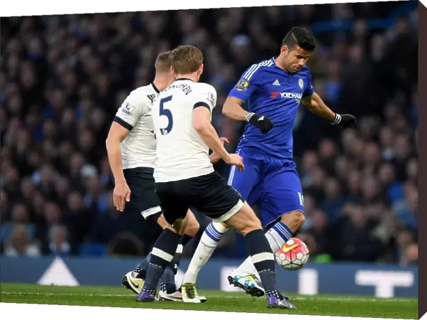 Battle for the Ball: Diego Costa vs. Jan Vertonghen - Premier League 2015-16: Chelsea vs. Tottenham Hotspur