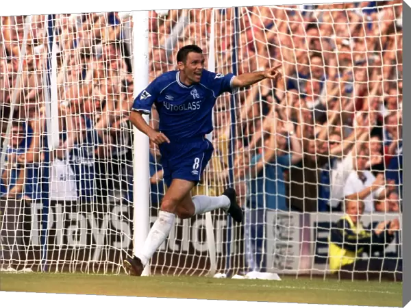 Chelsea's Gustavo Poyet Double Strike: Historic Moment Against Sunderland in the FA Carling Premiership (1990s)