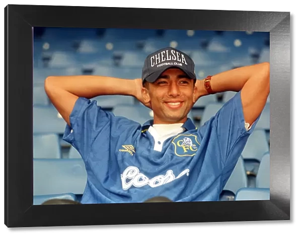 1025941. New Chelsea signing Roberto di Matteo smiles for the cameras after