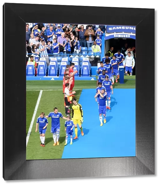 John Terry and Chelsea Players Honor Liverpool with Guard of Honor at Stamford Bridge (Premier League 2014-2015)