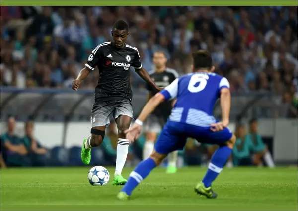 Ramires in Action: Chelsea vs. FC Porto, UEFA Champions League Group G, Estadio do Dragao (September 2015)