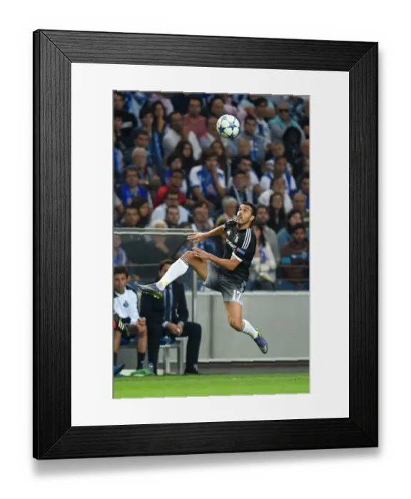 Framed Print : Pedro in Action: FC Porto vs. Chelsea - UEFA Champions League Group G Match at Estadio do Dragao (September 2015)