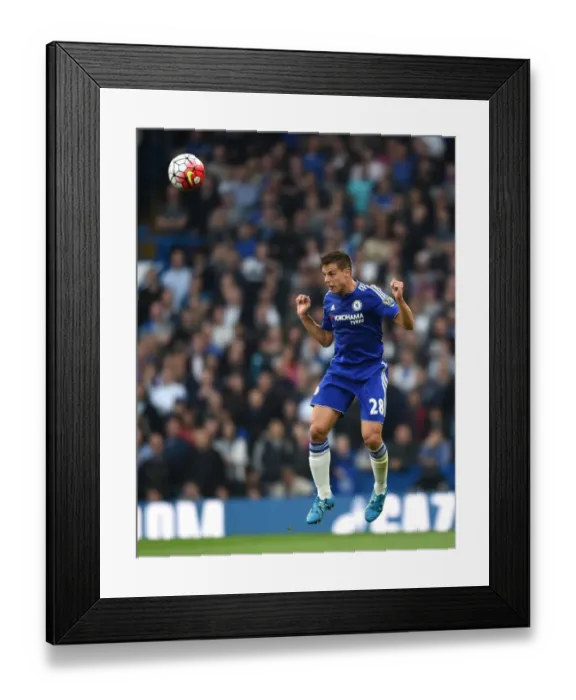 Framed Print : Azpilicueta in Action: Chelsea vs Southampton, Premier League (October 2015) Framed Print : Azpilicueta in Action: Chelsea vs Southampton, Premier League (October 2015)