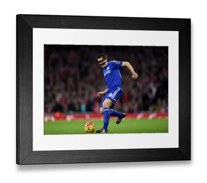 Framed Print : Azpilicueta at Emirates: Chelsea vs Arsenal, Premier League Showdown, January 2016 Framed Print : Azpilicueta at Emirates: Chelsea vs Arsenal, Premier League Showdown, January 2016
