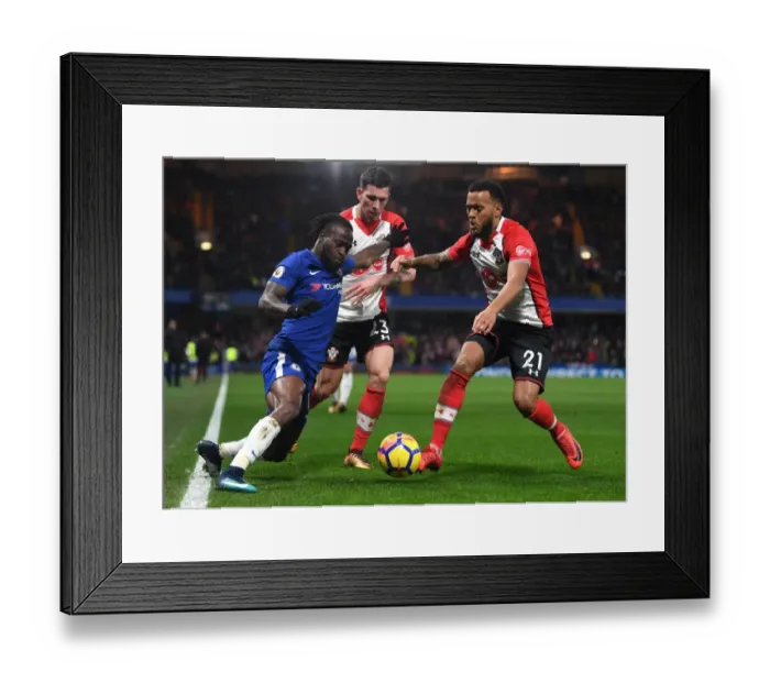 Framed Print : Intense Battle for Possession: Chelsea's Victor Moses vs. Southampton's Ryan Bertrand and Pierre-Emile Hojbjerg