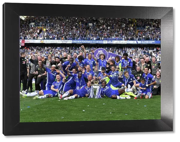 Chelsea Football Club: Premier League Champions 2016-2017 - Celebrating Victory over Sunderland