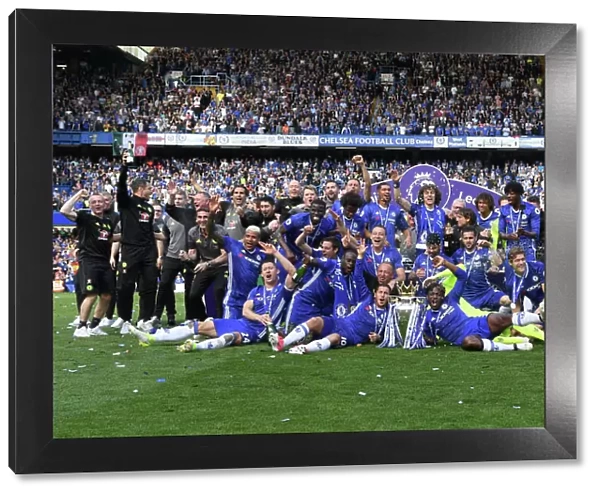 Chelsea Football Club: Premier League Champions 2016-2017 - Celebrating Victory over Sunderland