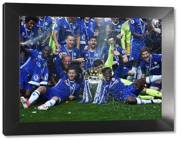 Chelsea FC: Premier League Champions 2016-2017 - Celebrating Victory (Home)