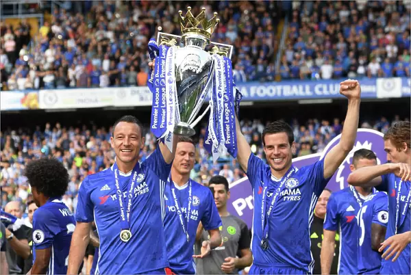Chelsea FC: John Terry and Cesar Azpilicueta Lift the Premier League Trophy after Chelsea vs Sunderland