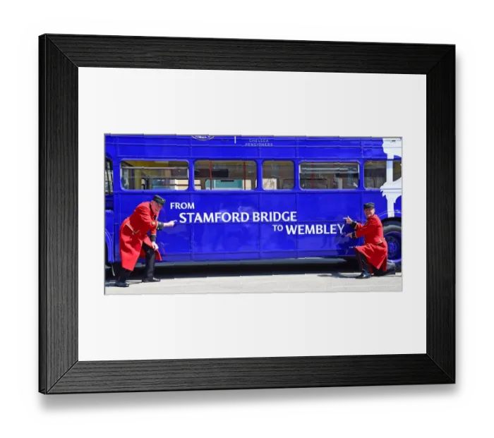 Framed Print : Chelsea Pensioners Heading to Wembley: FA Cup Final Battle - Chelsea vs Manchester United Framed Print : Chelsea Pensioners Heading to Wembley: FA Cup Final Battle - Chelsea vs Manchester United