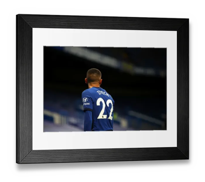 Framed Print : Hakim Ziyech in Action: Chelsea vs Southampton at Empty Stamford Bridge, October 2020