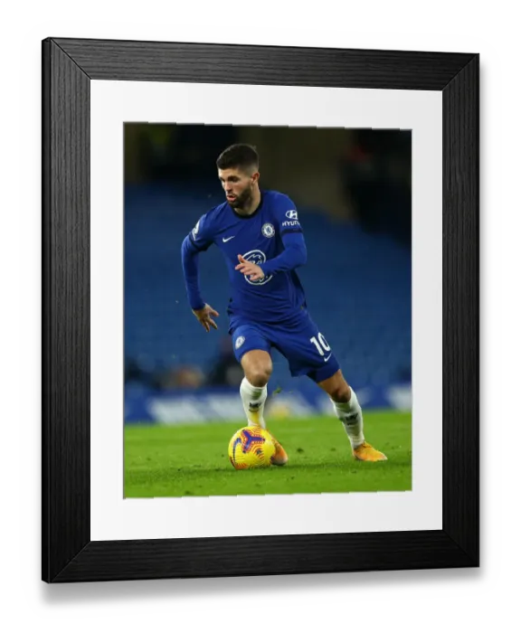Framed Print : Chelsea vs Leeds United: Christian Pulisic in Action at Sold-Out Stamford Bridge, Premier League, London, December 2020 Framed Print : Chelsea vs Leeds United: Christian Pulisic in Action at Sold-Out Stamford Bridge, Premier League, London, December 2020