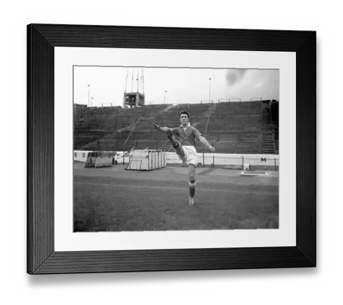 Framed Print : Soccer - Football League Division One - Chelsea Training - Stamford Bridge Framed Print : Soccer - Football League Division One - Chelsea Training - Stamford Bridge