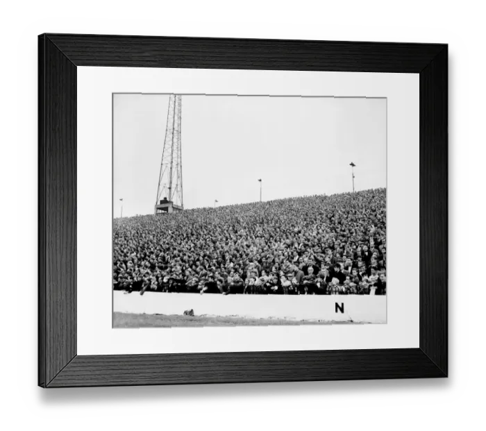 Framed Print : Soccer - League Division One - Chelsea v Tottenham Hotspur - Stamford Bridge Framed Print : Soccer - League Division One - Chelsea v Tottenham Hotspur - Stamford Bridge