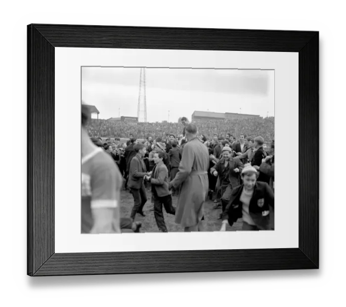 Framed Print : Jimmy Greaves Historic Four-Goal Farewell: Chelsea vs. Nottingham Forest, Division One, Stamford Bridge (1960s) Framed Print : Jimmy Greaves Historic Four-Goal Farewell: Chelsea vs. Nottingham Forest, Division One, Stamford Bridge (1960s)