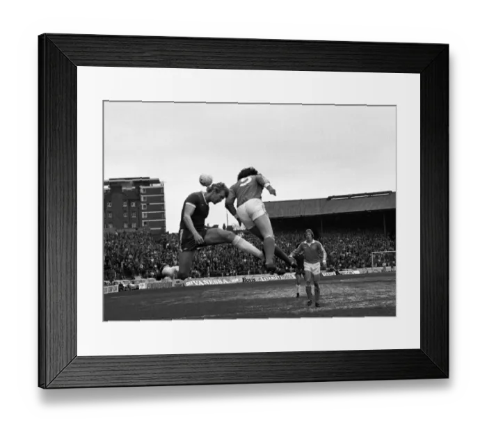 Framed Print : Soccer - League Division Two - Chelsea v Blackpool - Stamford Bridge Framed Print : Soccer - League Division Two - Chelsea v Blackpool - Stamford Bridge