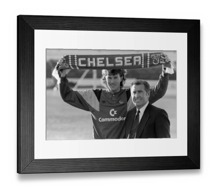 Framed Print : Soccer - Chelsea sign Dave Beasant - Stamford Bridge Framed Print : Soccer - Chelsea sign Dave Beasant - Stamford Bridge
