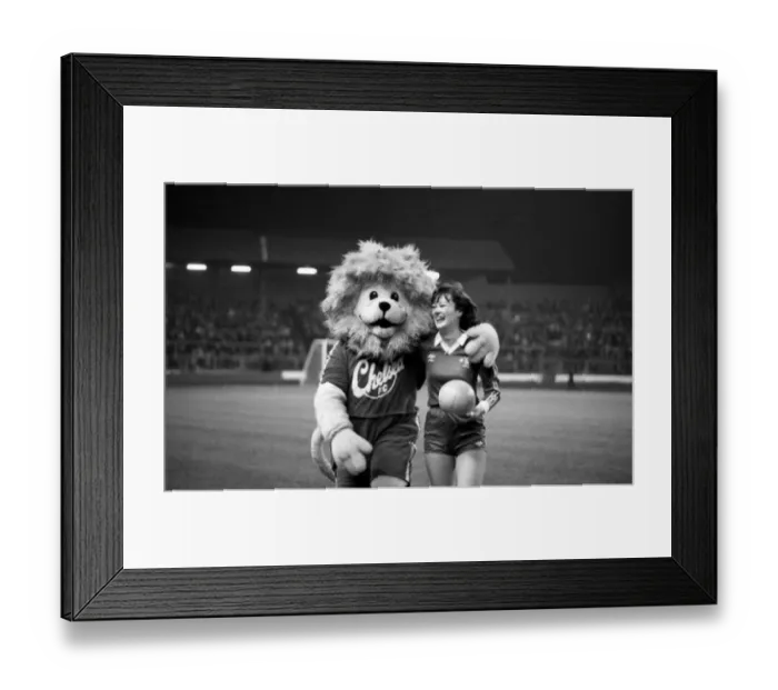 : Stamford the Lion with Rosalind Nott, Fastest Woman on Water, 1980 : Stamford the Lion with Rosalind Nott, Fastest Woman on Water, 1980
