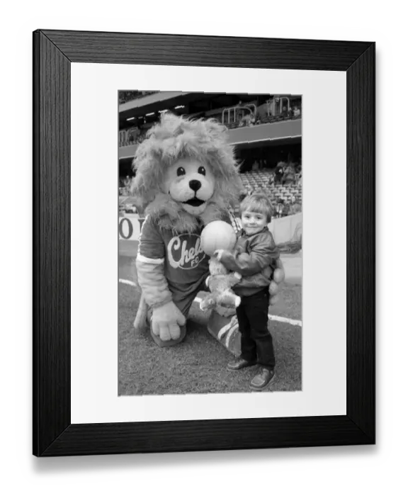 : Stamford the Lion and Young Chelsea Player Vince Bumstead at Stamford Bridge, 1980 : Stamford the Lion and Young Chelsea Player Vince Bumstead at Stamford Bridge, 1980