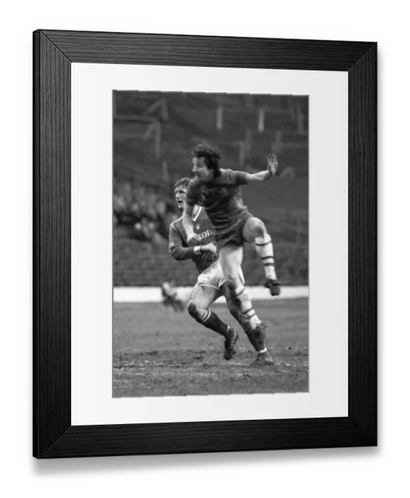 Framed Print : Mickey Thomas in Action: Chelsea vs. Nottingham Forest, Stamford Bridge - Canon League Division One, 1980s