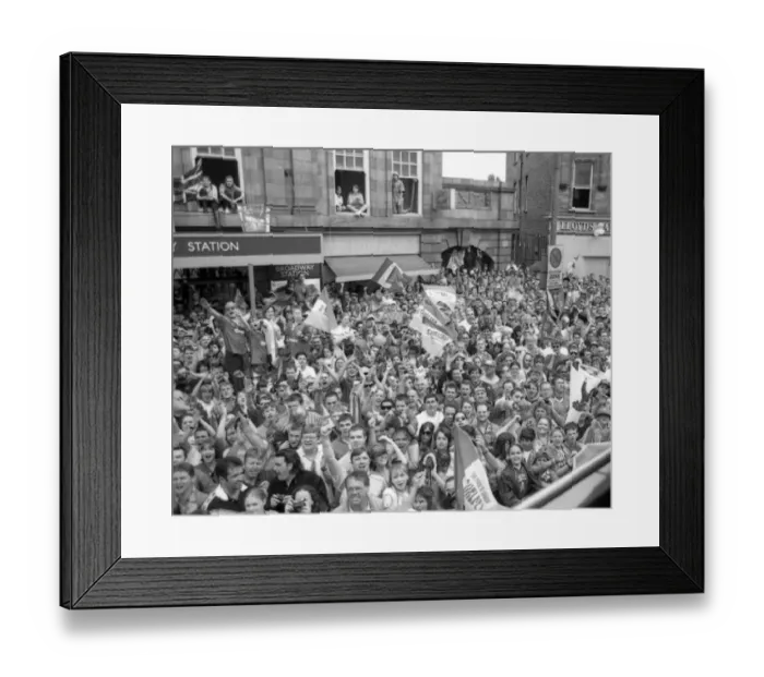 : Soccer - 1997 FA Cup Final - Chelsea FC parade through London SW6 after winning the FA Cup v Middlesbrough at Wembley : Soccer - 1997 FA Cup Final - Chelsea FC parade through London SW6 after winning the FA Cup v Middlesbrough at Wembley