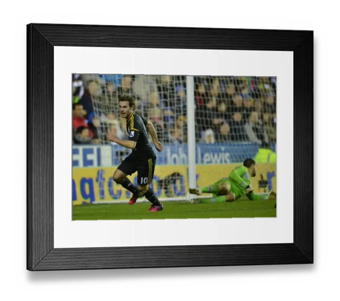Framed Print : Soccer - Barclays Premier League - Reading v Chelsea - Madejski Stadium
