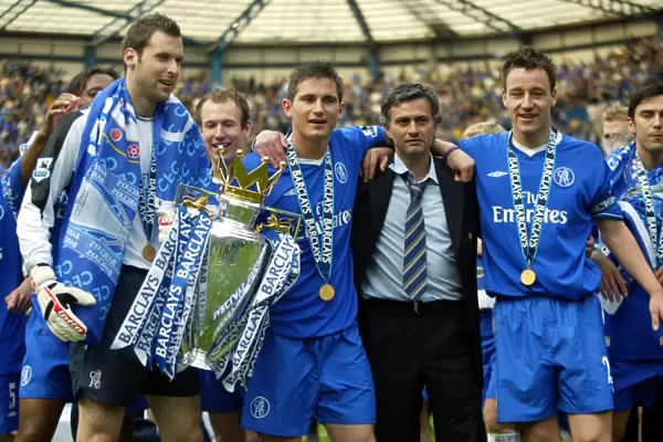 Chelsea Football Club: 2004-2005 Premier League Champions - Mourinho's Triumph with Cech, Lampard, Terry, and Robben
