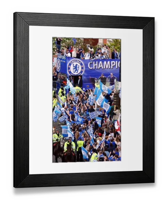 Framed Print : Chelsea Football Club: Triumphant Premier League Champions 2004-2005 - Parade through London