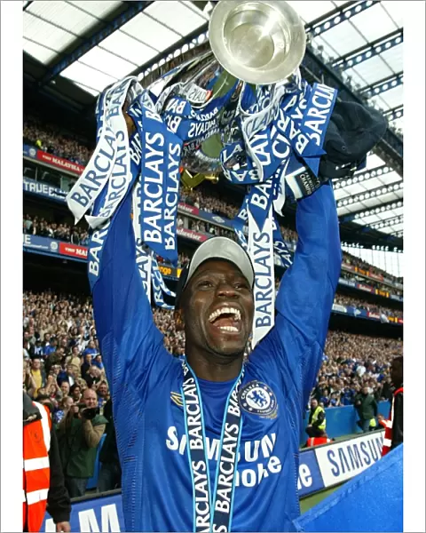Makelele's Triumph: Chelsea FC's Premier League Victory (2005-2006) - Celebration with the Trophy vs Manchester United at Stamford Bridge