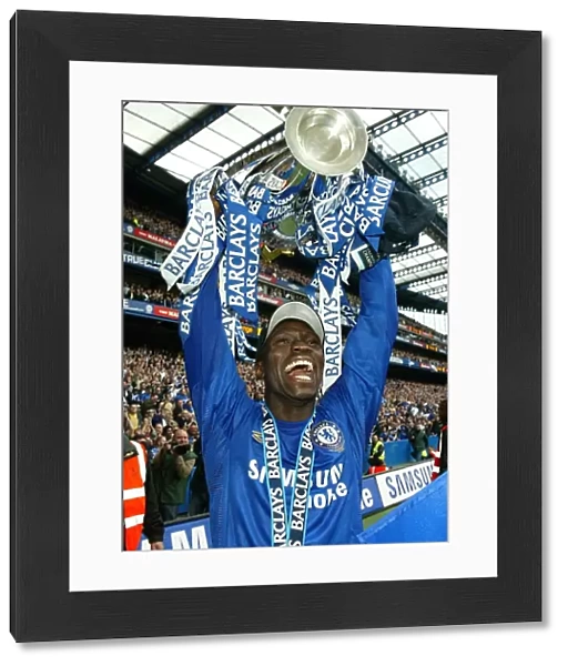Makelele's Triumph: Chelsea FC's Premier League Victory (2005-2006) - Celebration with the Trophy vs Manchester United at Stamford Bridge
