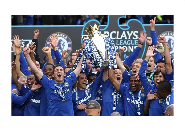Chelsea Football Club: Premier League Champions 2009-2010 - Frank Lampard and John Terry Celebrate Victory