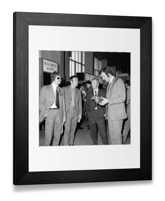 Framed Print : Soccer - European Cup Winners Cup - Final - Chelsea v Real Madrid - Chelsea Preparations Framed Print : Soccer - European Cup Winners Cup - Final - Chelsea v Real Madrid - Chelsea Preparations