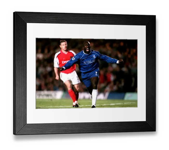 Framed Print : Soccer - FA Carling Premiership - Chelsea v Arsenal Framed Print : Soccer - FA Carling Premiership - Chelsea v Arsenal
