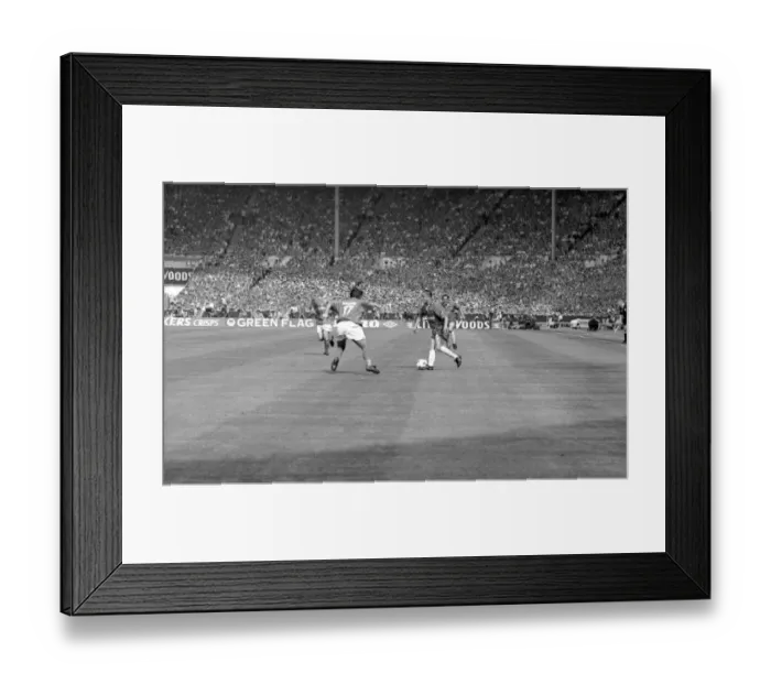 Framed Print : Dennis Wise at Wembley: Chelsea's FA Cup Final Showdown Against Middlesbrough, 1997