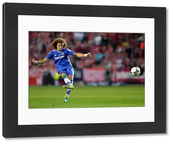 Chelseas David Luiz in action