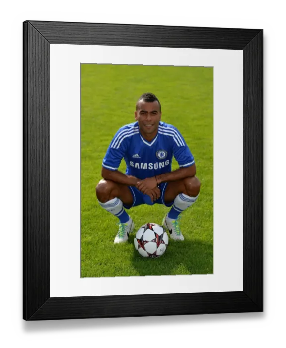 Framed Print : Chelsea FC: Ashley Cole at Cobham Training Ground (2013-2014 Squad) Framed Print : Chelsea FC: Ashley Cole at Cobham Training Ground (2013-2014 Squad)
