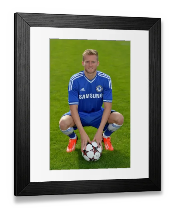 Framed Print : Chelsea FC 2013-2014 Squad: Training with Andre Schurrle at Cobham Framed Print : Chelsea FC 2013-2014 Squad: Training with Andre Schurrle at Cobham