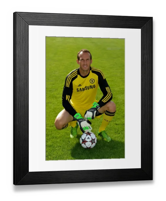 Framed Print : Chelsea FC 2013-14 Squad: Mark Schwarzer and Team at Cobham Training Ground Framed Print : Chelsea FC 2013-14 Squad: Mark Schwarzer and Team at Cobham Training Ground