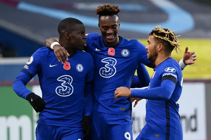 Framed Print : BURNLEY, ENGLAND - OCTOBER 31: Kurt Zouma of Chelsea celebrates with teammate Tammy Abraham after scoring his teams Framed Print : BURNLEY, ENGLAND - OCTOBER 31: Kurt Zouma of Chelsea celebrates with teammate Tammy Abraham after scoring his teams