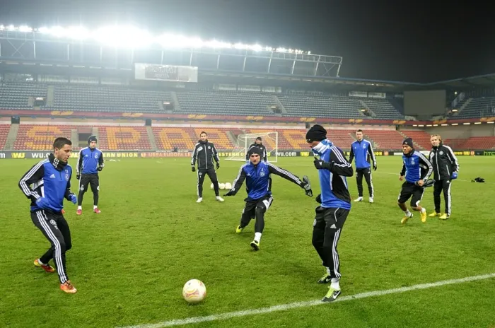 Framed Print : Chelsea FC at Generali Arena: Preparing for UEFA Europa League Round of 16 - Intense Training Sessions