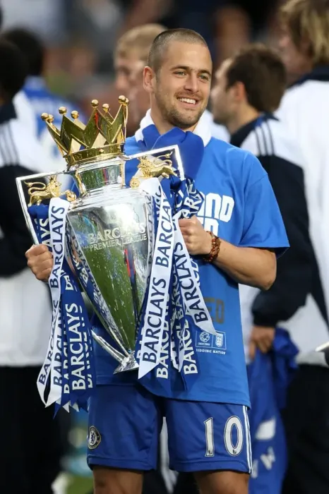 Framed Print : Chelsea FC: Joe Cole's Triumphant Premier League Celebration (2009-2010) Framed Print : Chelsea FC: Joe Cole's Triumphant Premier League Celebration (2009-2010)
