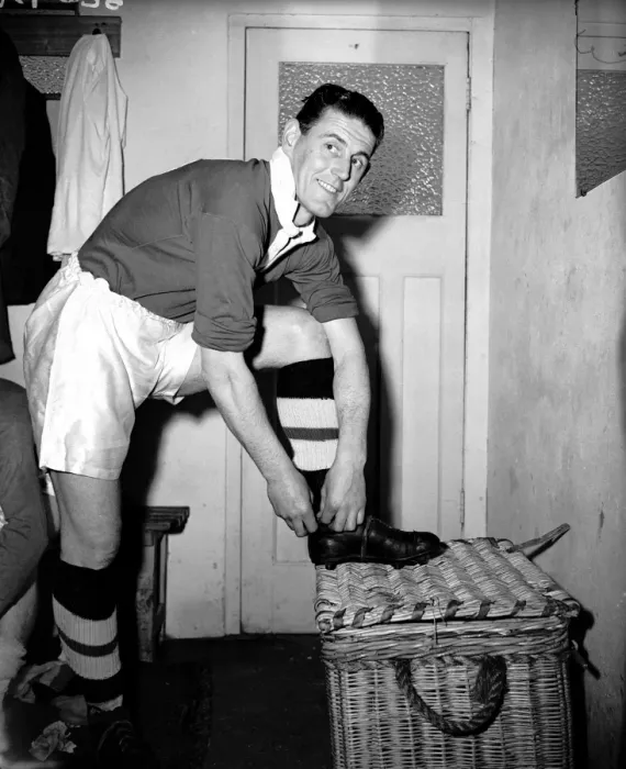 Framed Print : Chelsea FC: Stan Willemse Prepares for Hayes Friendly Match (1950's) Framed Print : Chelsea FC: Stan Willemse Prepares for Hayes Friendly Match (1950's)