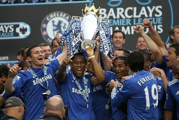Chelsea Football Club: Champions 2009-2010 - Lampard, Drogba, Malouda Celebrate Victory with the Premier League Trophy