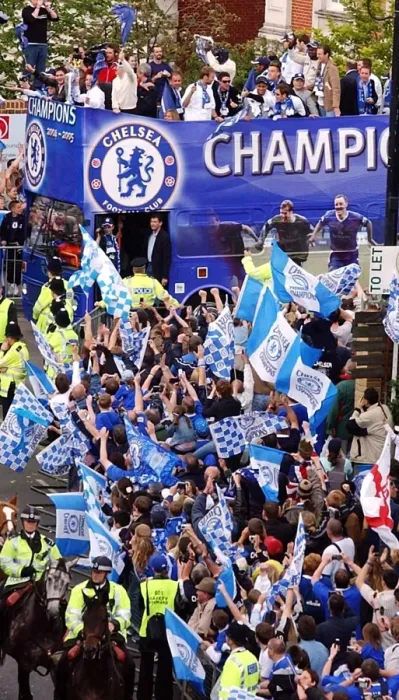 Framed Print : Chelsea Football Club: Triumphant Premier League Champions 2004-2005 - Parade through London