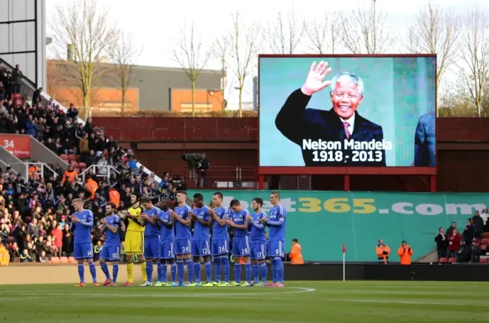 Framed Print : Chelsea Players Pay Tribute: Minutes Applause for Nelson Mandela at Stoke City vs Chelsea (December 7, 2013) Framed Print : Chelsea Players Pay Tribute: Minutes Applause for Nelson Mandela at Stoke City vs Chelsea (December 7, 2013)