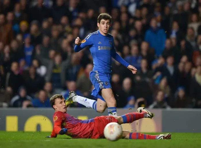 Framed Print : Chelsea's Embolo and Oscar Overcome Chiriches in Europa League Clash at Stamford Bridge Framed Print : Chelsea's Embolo and Oscar Overcome Chiriches in Europa League Clash at Stamford Bridge