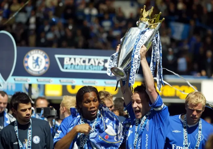 Framed Print : Chelsea's Unforgettable Triumph: John Terry and the Premier League Trophy (2004-2005) Framed Print : Chelsea's Unforgettable Triumph: John Terry and the Premier League Trophy (2004-2005)