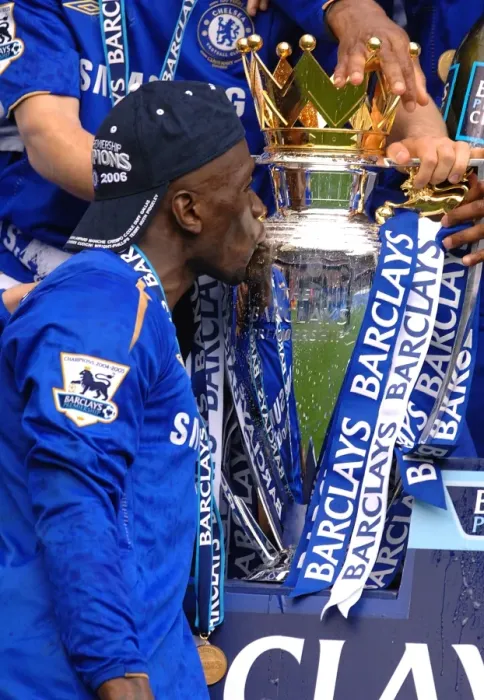 Framed Print : Claude Makelele: Celebrating Chelsea's Premier League Glory (2005-2006) Framed Print : Claude Makelele: Celebrating Chelsea's Premier League Glory (2005-2006)