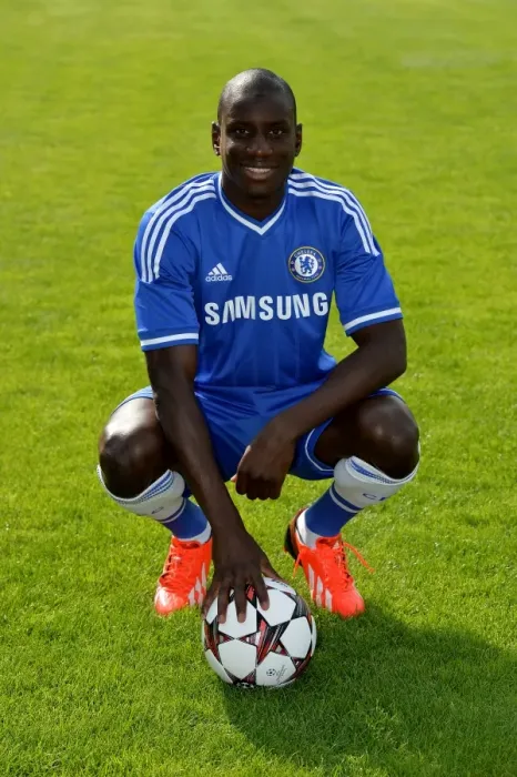 Framed Print : Demba Ba at Chelsea FC Training Ground: 2013-2014 Squad Framed Print : Demba Ba at Chelsea FC Training Ground: 2013-2014 Squad