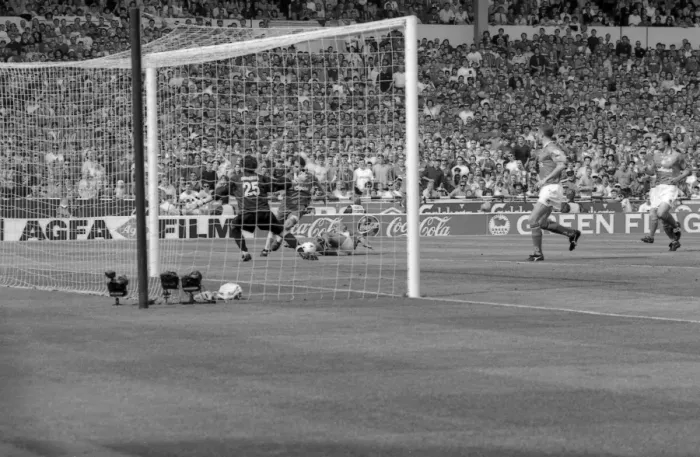Framed Print : Gianfranco Zola's Charging Run at 1997 FA Cup Final vs. Middlesbrough
